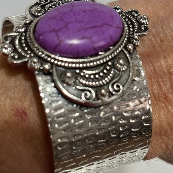 Wide Silver Cuff Bracelet Purple Stone Open Back Jewelry Intricate Metalwork - Picture 6 of 10
